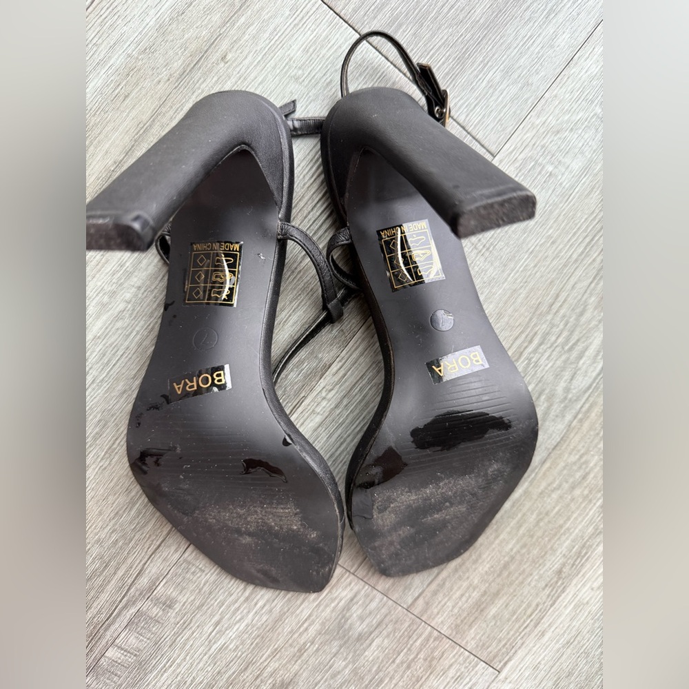 So Me Black Strappy Toe-Loop Heeled Sandals size 7 comes with gift. - Picture 9 of 16